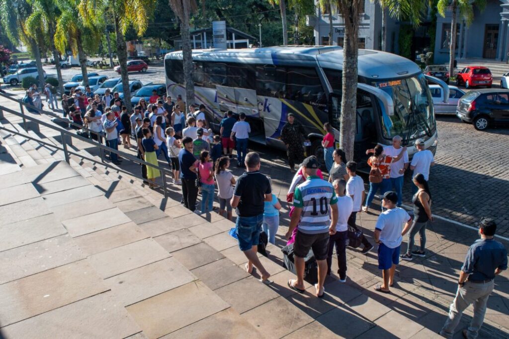 Jovens de Nova Prata embarcam para o serviço militar em São Gabriel 4 Studio Notícias | Studio TV Jovens de Nova Prata embarcam para o serviço militar em São Gabriel