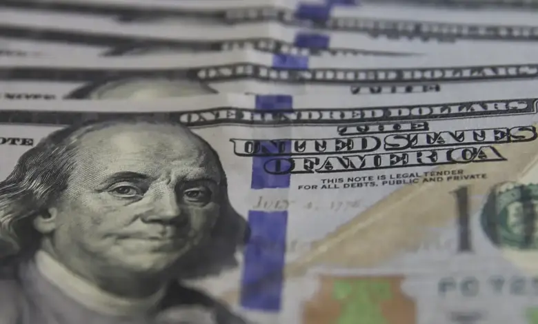 Studio Notícias | Studio TV Dólar encerra último pregão em queda de 1,03%, cotado a R$ 5,80