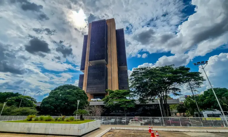 Studio Notícias | Studio TV Mercado financeiro projeta inflação de 5,68% em 2025