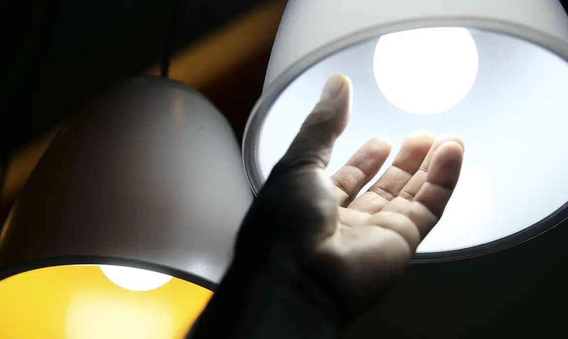 Pressionada pela energia elétrica, inflação de fevereiro fica em 1,31%, diz IBGE 1 Studio Notícias | Studio TV Pressionada pela energia elétrica, inflação de fevereiro fica em 1,31%, diz IBGE