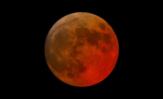 Studio Notícias | Studio TV Eclipse lunar total acontece nesta sexta-feira e será visível em todo o Brasil
