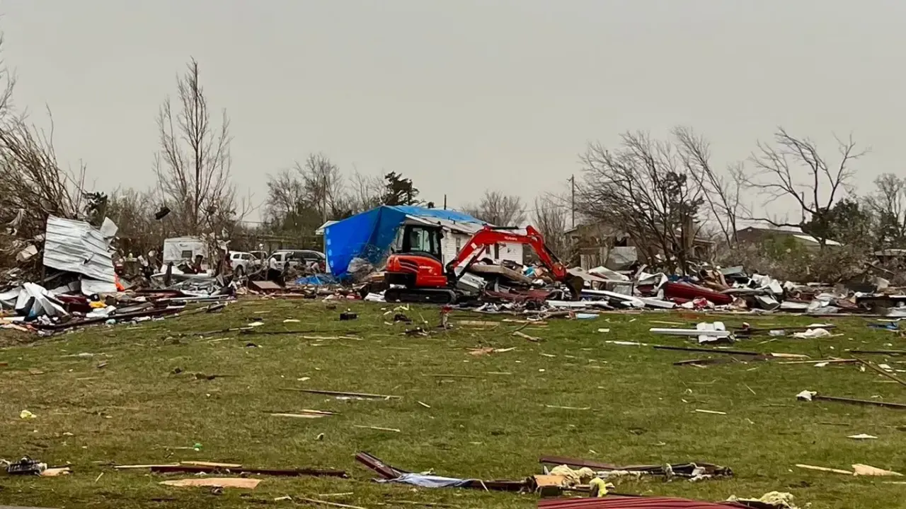 Tempestade devastadora nos EUA já causa 26 mortes e previsão indica mais tornados 1 Studio Notícias | Studio TV Tempestade devastadora nos EUA já causa 26 mortes e previsão indica mais tornados