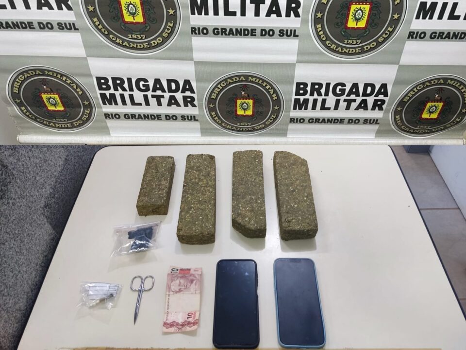 Brigada Militar prende homem vendendo maconha em Nova Araçá 1 Studio Notícias | Studio TV Brigada Militar prende homem vendendo maconha em Nova Araçá