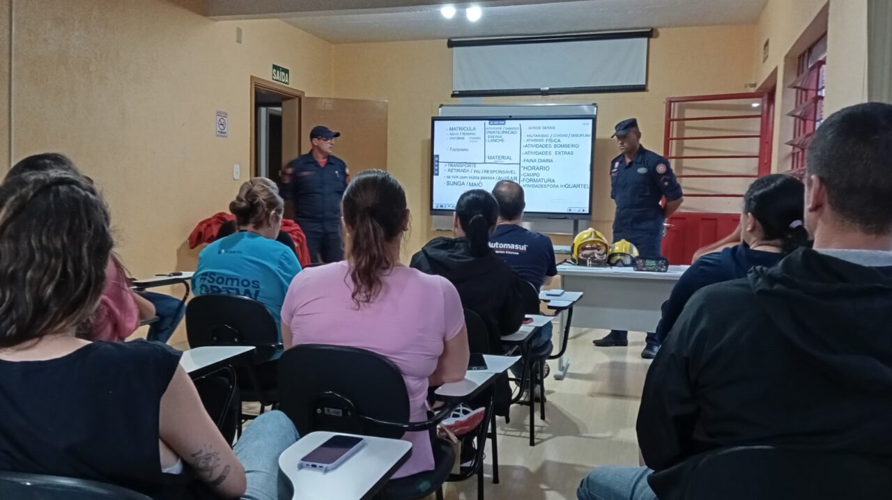 Bombeiros de Veranópolis realizam reunião com responsáveis do Projeto Bombeiro Mirim 2025 1 Studio Notícias | Studio TV Bombeiros de Veranópolis realizam reunião com responsáveis do Projeto Bombeiro Mirim 2025
