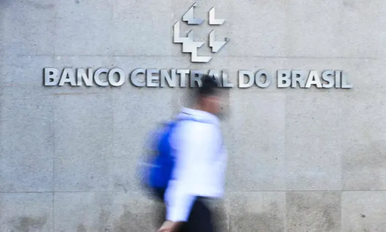 Studio Notícias | Studio TV Copom eleva juros básicos da economia para 14,25% ao ano