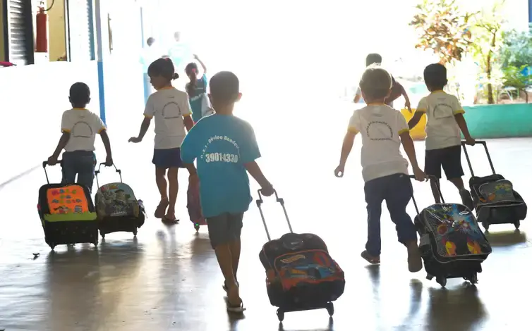 Studio Notícias | Studio TV Educação infantil: 35% dos municípios com filas de espera em creches não adotam critérios de priorização