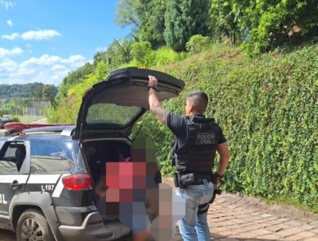 Studio Notícias | Studio TV Polícia Civil prende homem acusado de agredir os pais com facão em Nova Bassano