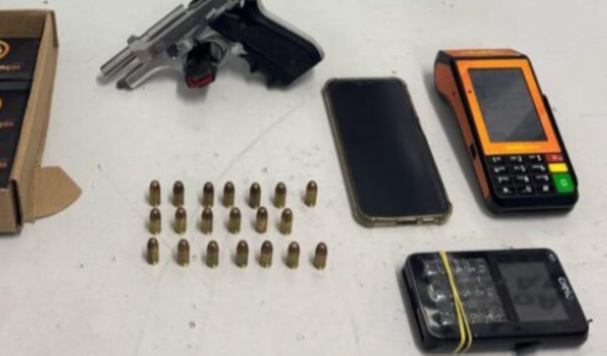 Homem é preso por posse irregular de arma de fogo e ameaça em Caxias do Sul 1 Studio Notícias | Studio TV Homem é preso por posse irregular de arma de fogo e ameaça em Caxias do Sul