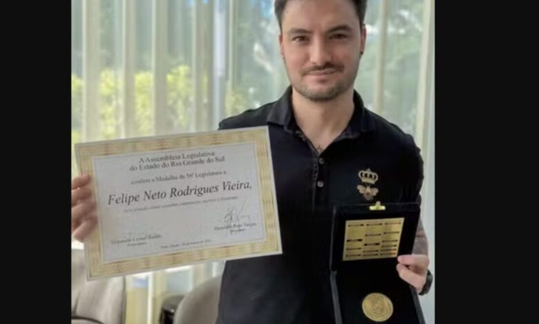 Studio Notícias | Studio TV Felipe Neto recebe homenagem por solidariedade durante enchentes no RS