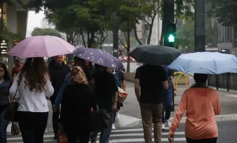 Studio Notícias | Studio TV Semana começa com retorno de chuvas intensas e frente fria no Sul