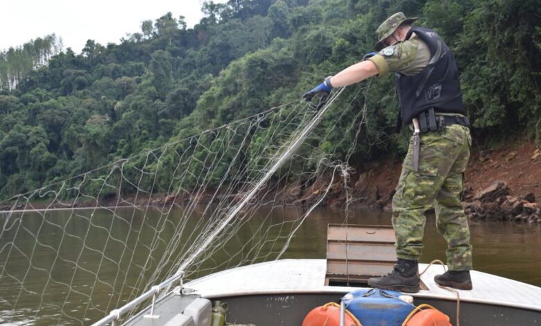 Studio Notícias | Studio TV Brigada Militar apreende 48 redes ilegais durante patrulhamento no lago da UHE Itá