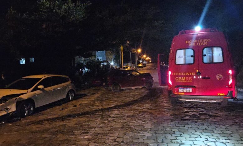 Studio Notícias | Studio TV Condutor colide veículo com outros três estacionados em Bento Gonçalves