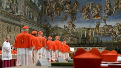 Studio Notícias | Studio TV Vaticano: Primeira fumaça deve aparecer próximo das 14h na chaminé da Capela Sistina
