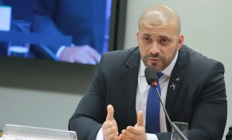 Studio Notícias | Studio TV Moraes nega pedido de Silveira para trabalhar e estudar fora da prisão