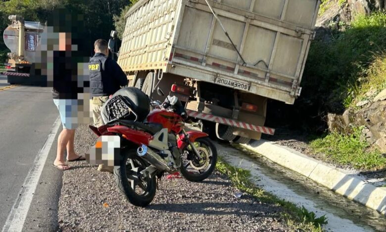 Studio Notícias | Studio TV Motociclista fica ferido em colisão com caminhão na BR-470, em Carlos Barbosa
