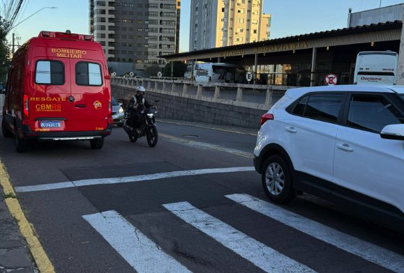 Studio Notícias | Studio TV Mulher é atropelada na faixa de segurança ao lado da rodoviária, em Bento Gonçalves
