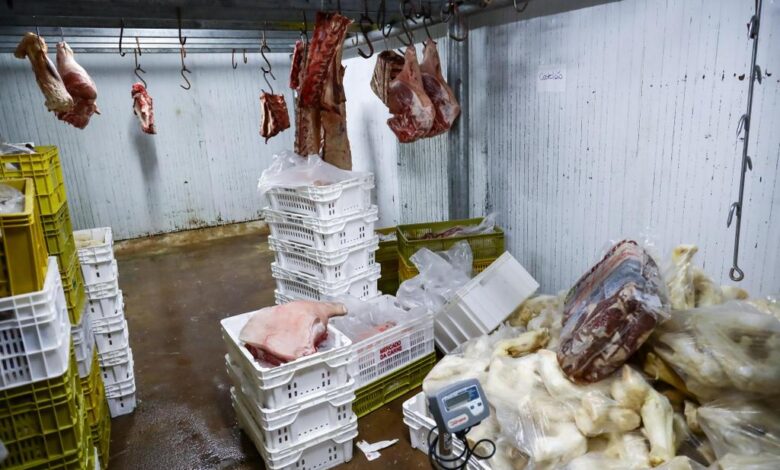 Studio Notícias | Studio TV Fiscalização apreende mais de seis toneladas de alimentos impróprios no Mercado Público de Porto Alegre