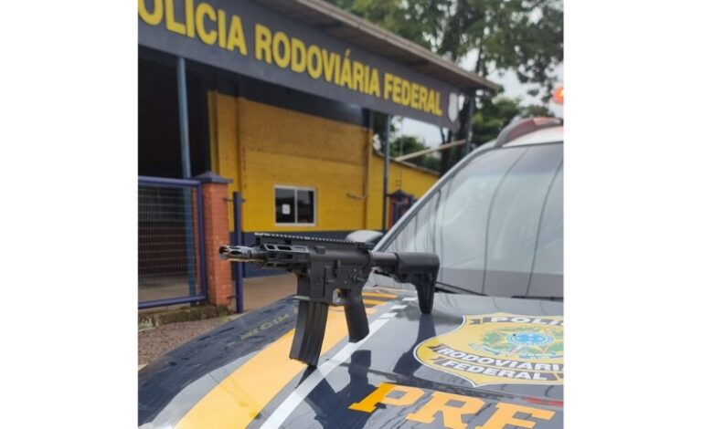 Studio Notícias | Studio TV PRF flagra mulher com fuzil escondido sob a roupa em ônibus na BR-386 em Lajeado