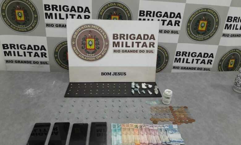 Studio Notícias | Studio TV BM prende quatro por tráfico de drogas e apreende crack, cocaína e dinheiro em Bom Jesus