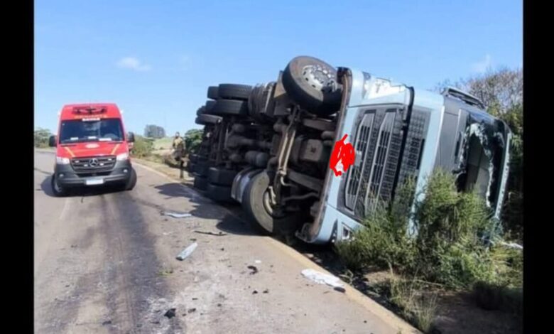 Studio Notícias | Studio TV Acidente com caminhão mobiliza bombeiros na ERS-129 em Casca