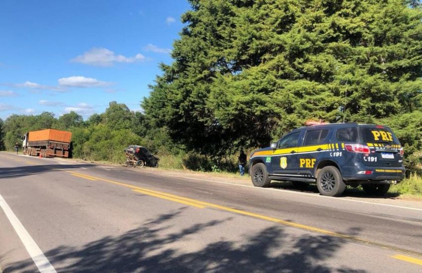 Idoso morre em colisão frontal entre carro e caminhão na BR-293, na região sul do RS 1 Studio Notícias | Studio TV Idoso morre em colisão frontal entre carro e caminhão na BR-293, na região sul do RS