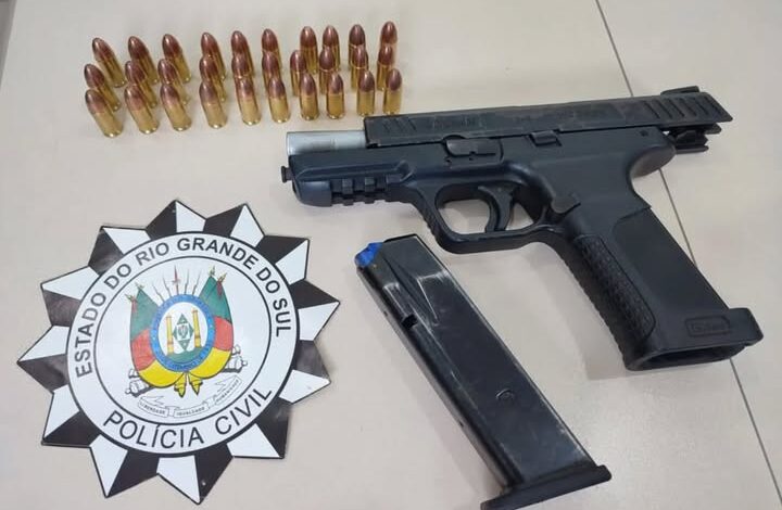 Studio Notícias | Studio TV Polícia encontra arma escondida no quarto de vítima de homicídio em Serafina Corrêa