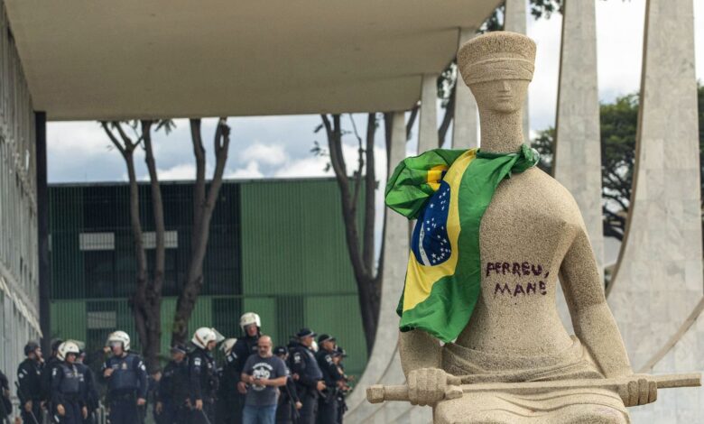 Studio Notícias | Studio TV STF condena mulher que pichou estátua a 14 anos de prisão
