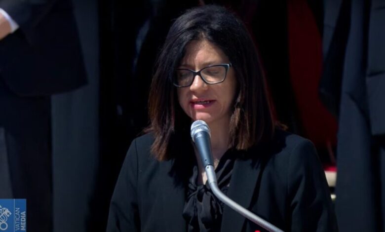 Studio Notícias | Studio TV Brasileira discursa durante a missa de funeral do papa Francisco; saiba quem é ela