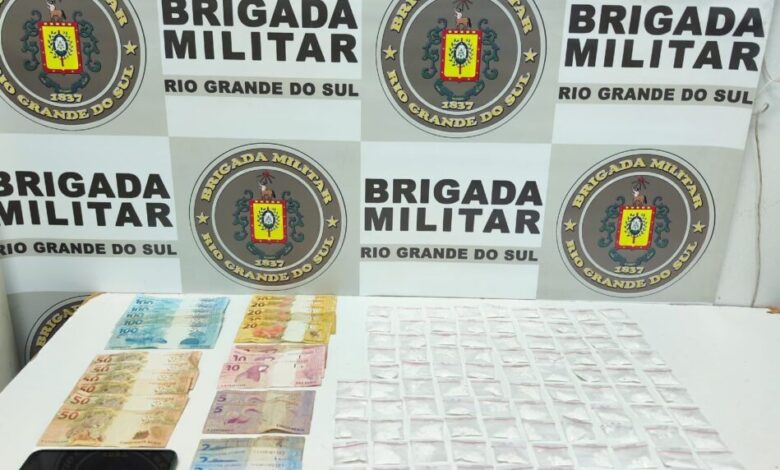 Studio Notícias | Studio TV Homem é preso com 95 porções de cocaína e dinheiro no Bairro do Parque em Farroupilha