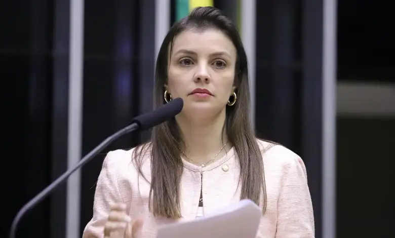 Studio Notícias | Studio TV Deputada federal acusa marido de agressões físicas e psicológicas