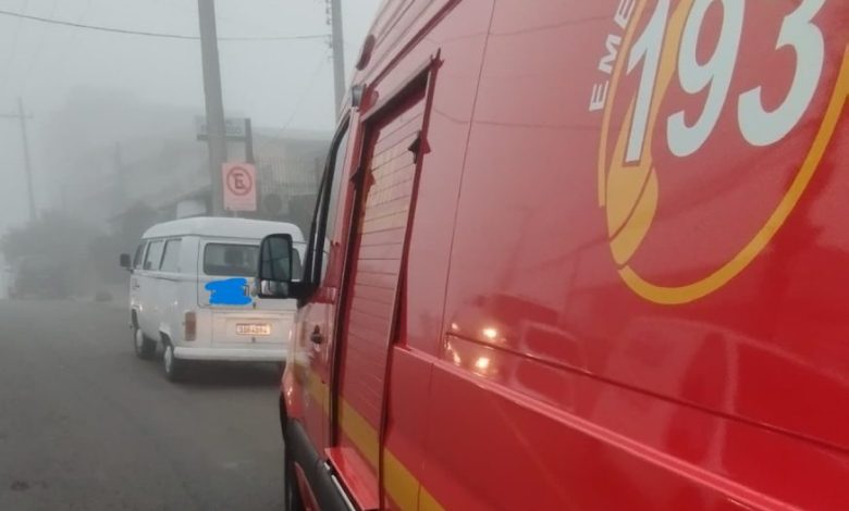 Studio Notícias | Studio TV Colisão entre kombi e moto deixa motociclista ferido em Bento Gonçalves