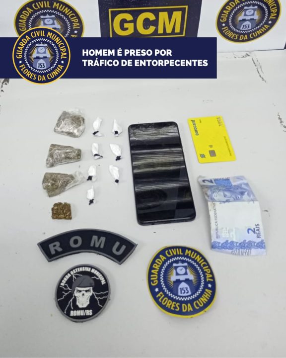 Homem é preso por tráfico após ser flagrado com drogas em carro sem faróis em Flores da Cunha 1 Studio Notícias | Studio TV Homem é preso por tráfico após ser flagrado com drogas em carro sem faróis em Flores da Cunha