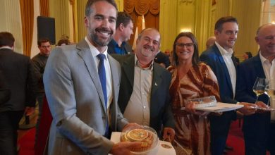 Studio Notícias | Studio TV Governador Eduardo Leite recebe convite prestigiar a festa La Cucagna em Veranópolis