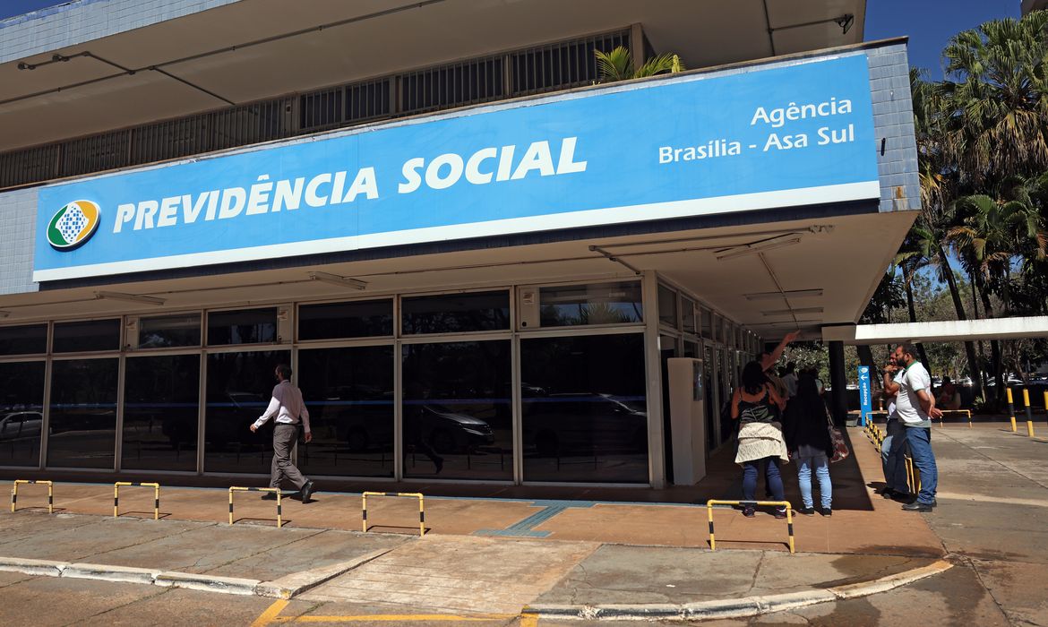Studio Notícias | Studio TV Câmara: oposição protocola pedido de CPI sobre fraude no INSS