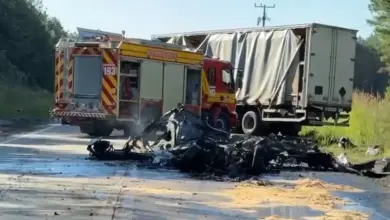 Studio Notícias | Studio TV Tragédia na Serra Catarinense: duas pessoas morrem após caminhão passar por cima de veículo