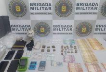 Studio Notícias | Studio TV Prisão por tráfico em Caxias do Sul: três homens são detidos e polícia apreende drogas e arma