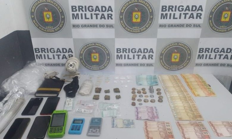 Studio Notícias | Studio TV Prisão por tráfico em Caxias do Sul: três homens são detidos e polícia apreende drogas e arma