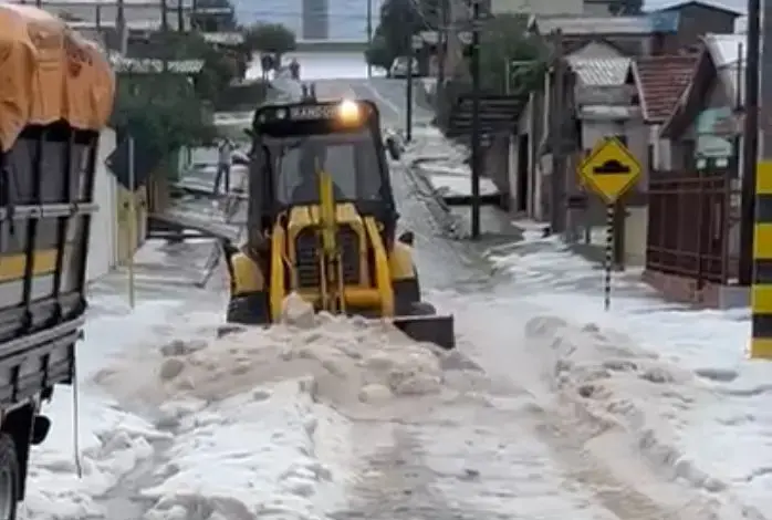 Studio Notícias | Studio TV Vacaria contabiliza prejuízos após forte tempestade de granizo