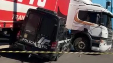 Studio Notícias | Studio TV Acidente entre viatura da Polícia Civil e caminhão bloqueia BR-116 em São Leopoldo