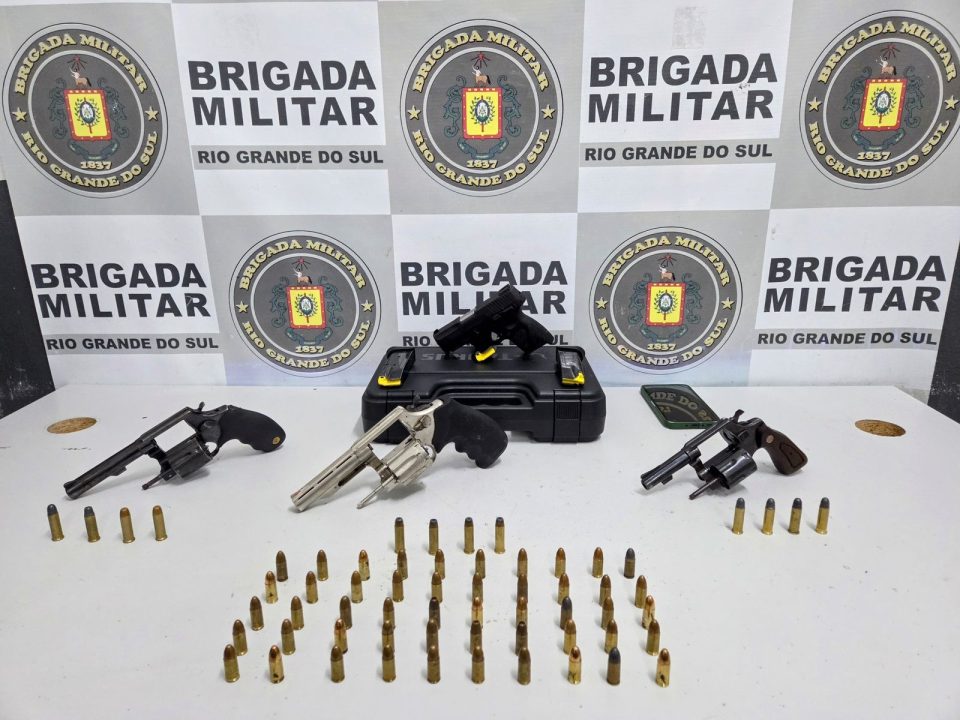 Brigada Militar apreende sete armas de fogo e prende cinco pessoas em Caxias do Sul 1 Studio Notícias | Studio TV Brigada Militar apreende sete armas de fogo e prende cinco pessoas em Caxias do Sul