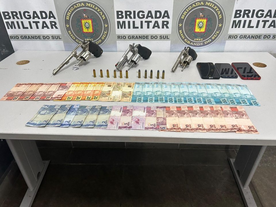 Brigada Militar apreende sete armas de fogo e prende cinco pessoas em Caxias do Sul 2 Studio Notícias | Studio TV Brigada Militar apreende sete armas de fogo e prende cinco pessoas em Caxias do Sul