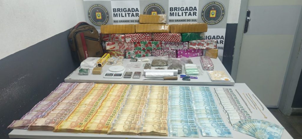 Brigada Militar prende quatro por tráfico e porte ilegal de arma em Caxias do Sul 2 Studio Notícias | Studio TV Brigada Militar prende quatro por tráfico e porte ilegal de arma em Caxias do Sul
