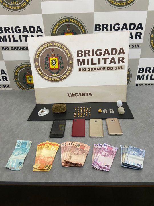 Brigada Militar prende três homens por tráfico de drogas em Vacaria 1 Studio Notícias | Studio TV Brigada Militar prende três homens por tráfico de drogas em Vacaria