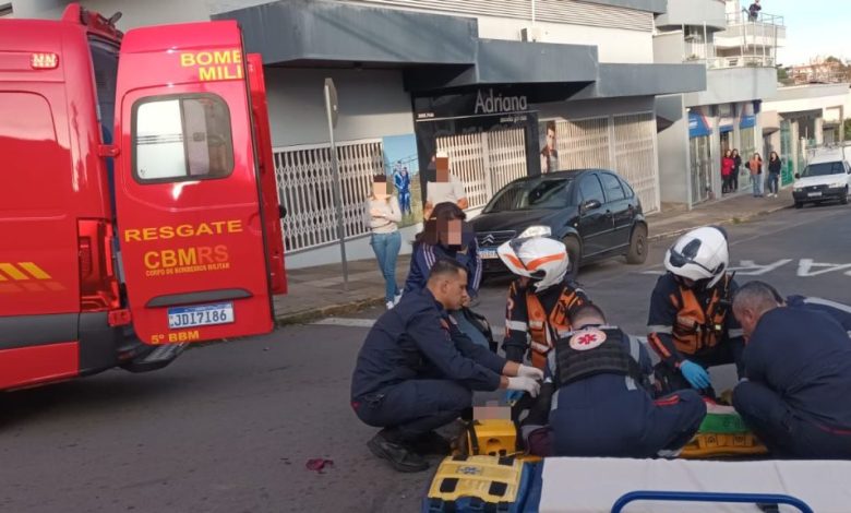 Studio Notícias | Studio TV Colisão entre carro e moto deixa motociclista ferida em Bento Gonçalves