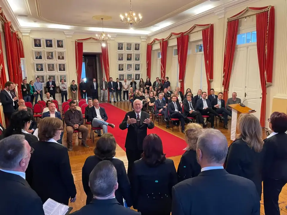 Embaixador da Itália é recebido em Bento Gonçalves e destaca superação da comunidade italiana 1 Studio Notícias | Studio TV Embaixador da Itália é recebido em Bento Gonçalves e destaca superação da comunidade italiana