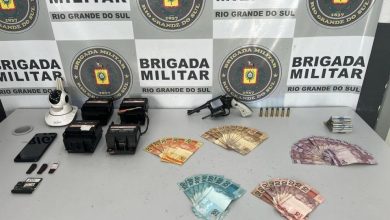 Studio Notícias | Studio TV Homem é preso com revólver e máquinas caça-níqueis em bar no centro de Caxias do Sul