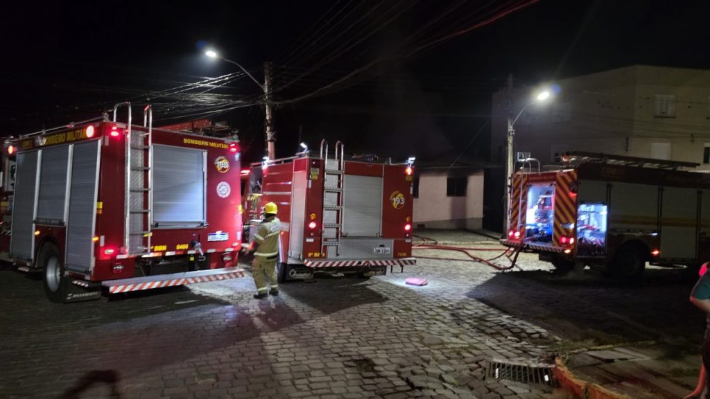Incêndio em residência no bairro Valverde em Veranópolis 6 Studio Notícias | Studio TV Incêndio em residência no bairro Valverde em Veranópolis