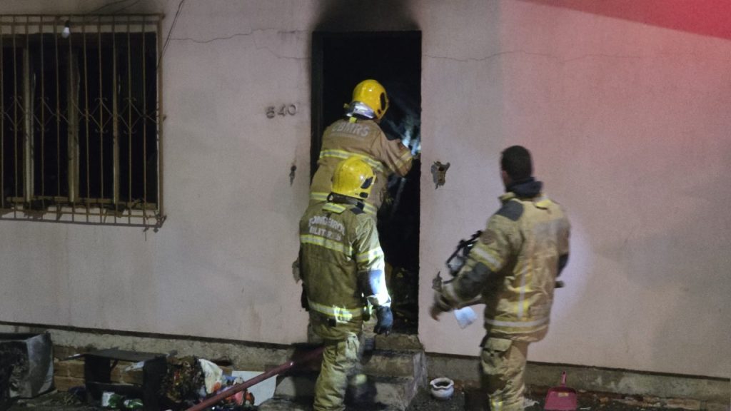 Incêndio em residência no bairro Valverde em Veranópolis 3 Studio Notícias | Studio TV Incêndio em residência no bairro Valverde em Veranópolis