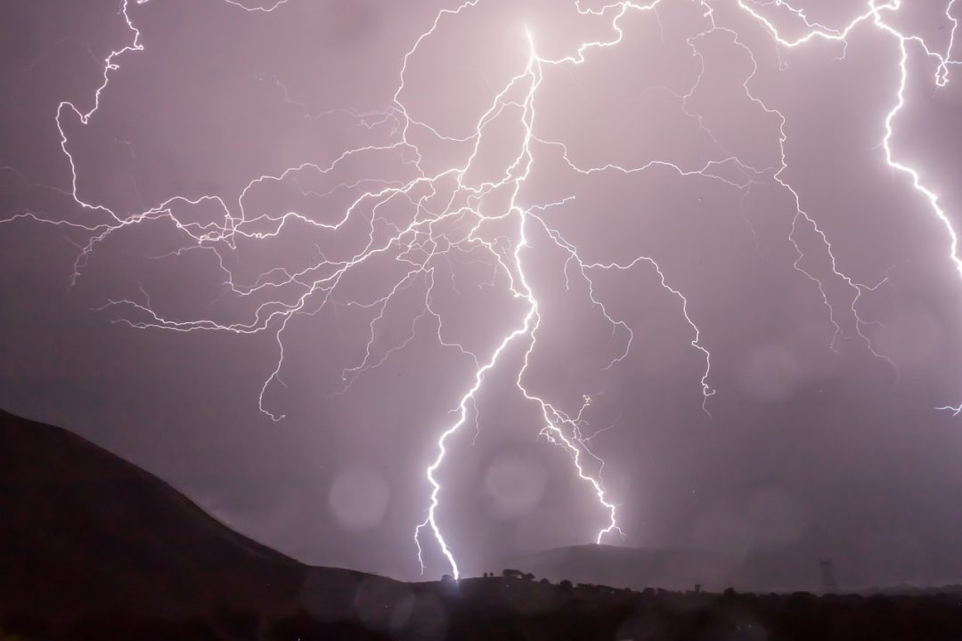 Mais de 130 mil raios e ventos acima de 90 km/h causam transtornos no RS entre os dias 7 e 9 de maio 1 Studio Notícias | Studio TV Mais de 130 mil raios e ventos acima de 90 km/h causam transtornos no RS entre os dias 7 e 9 de maio