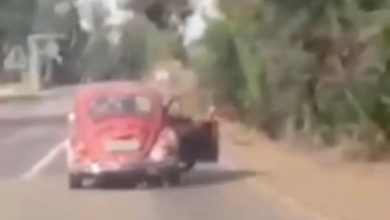 Studio Notícias | Studio TV Vídeo | Motorista é flagrado transportando moto dentro de Fusca com porta aberta na ERS-130
